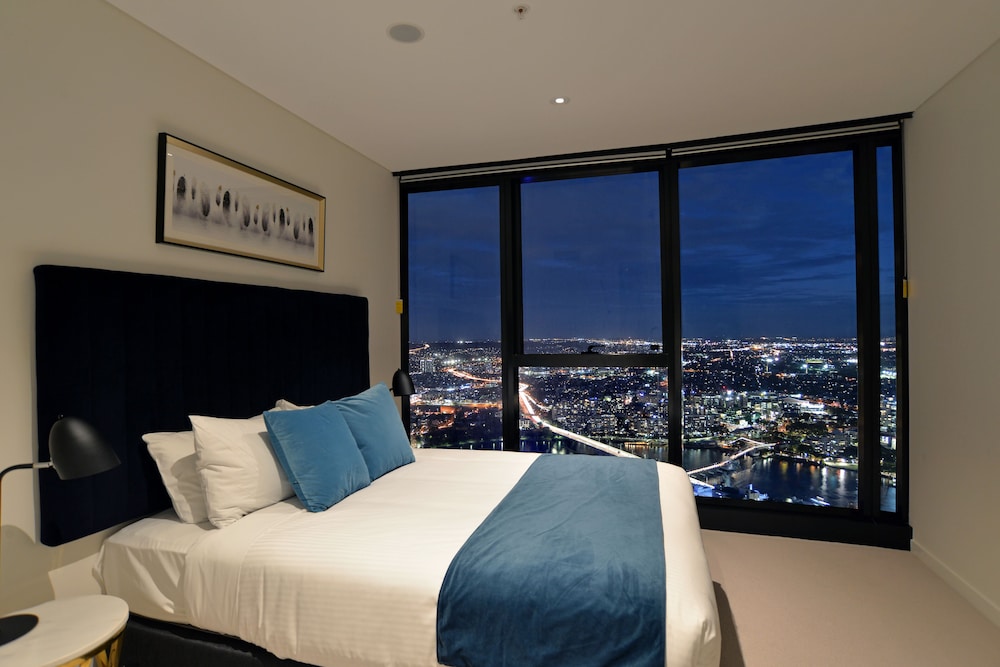 BRISBANE SKYTOWER 10/33
