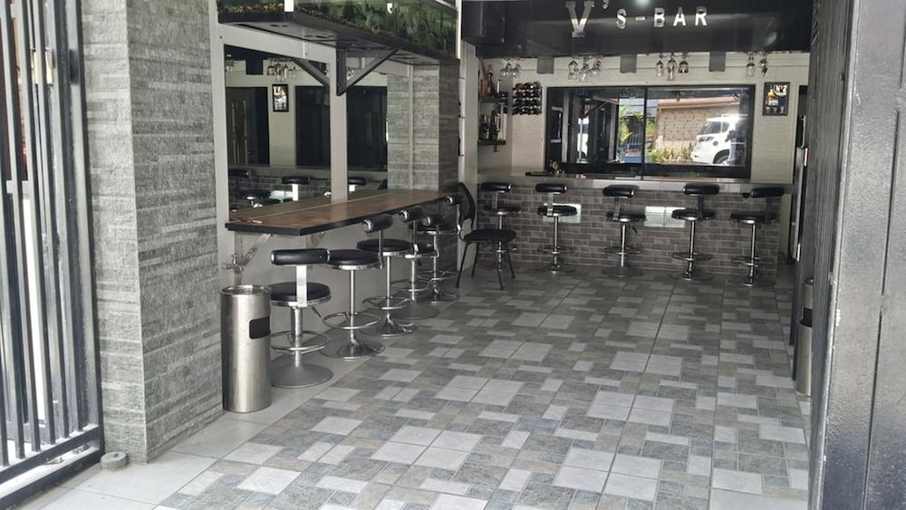 Ervoruto Hostel Makati 17/28
