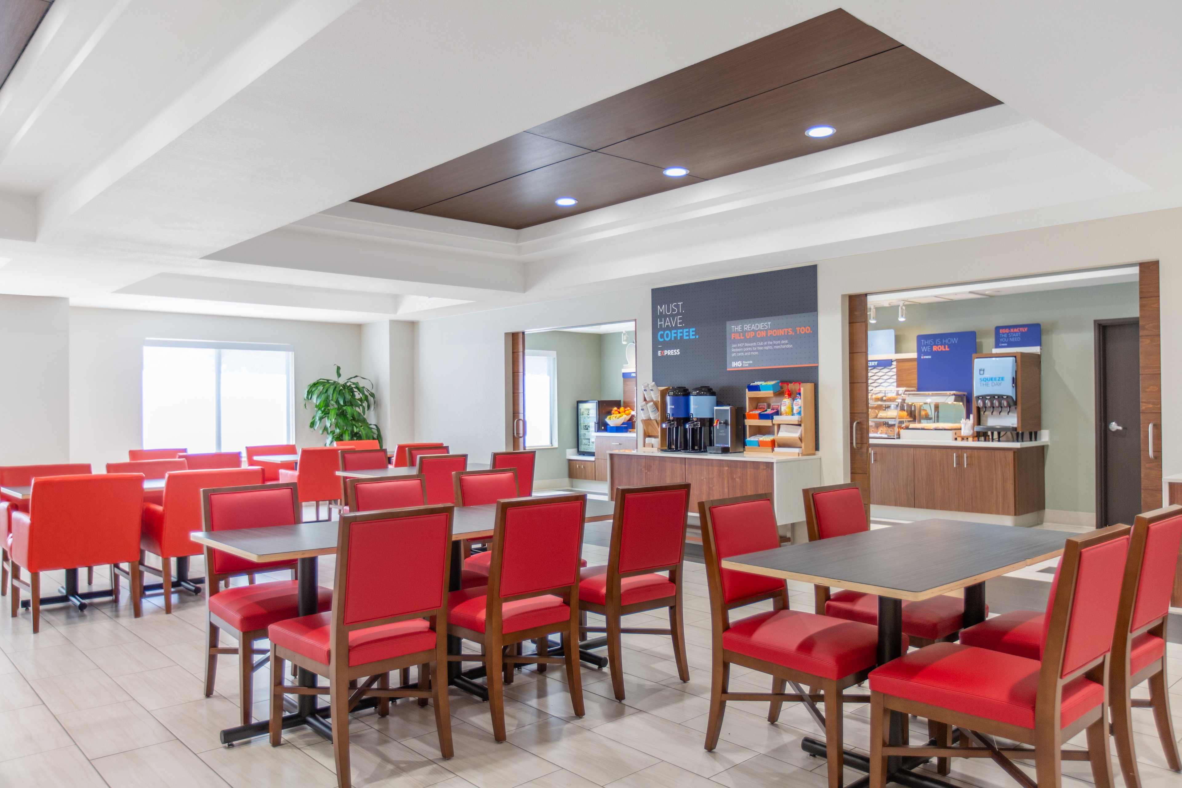 Holiday Inn Express Hotel & Suites Surprise 32/57