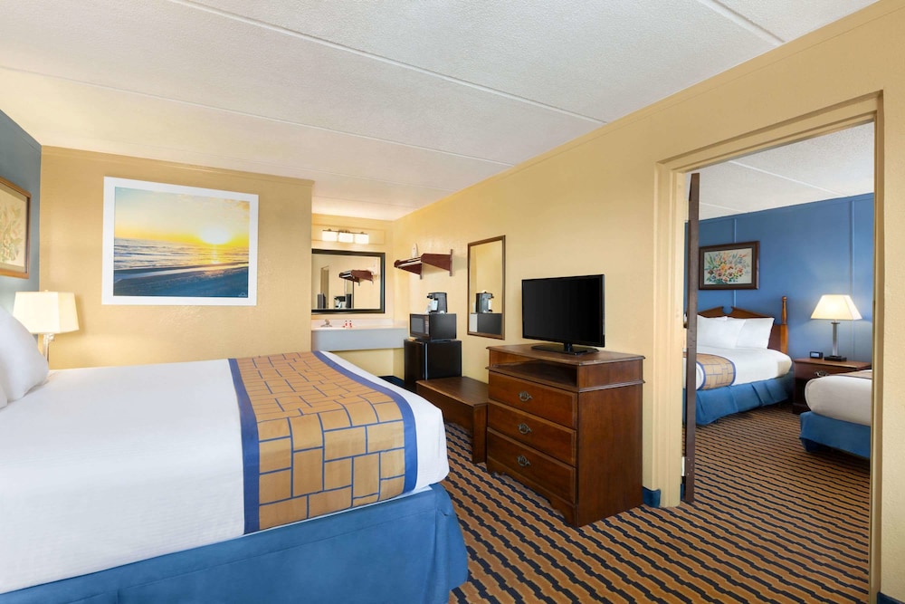 Days Inn & Suites by Wyndham Fort Bragg/Cross Creek Mall 28/41