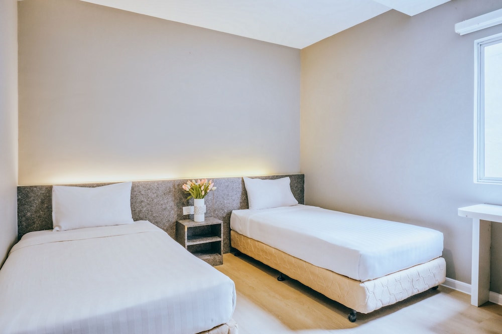 Canary Hotel 13/27
