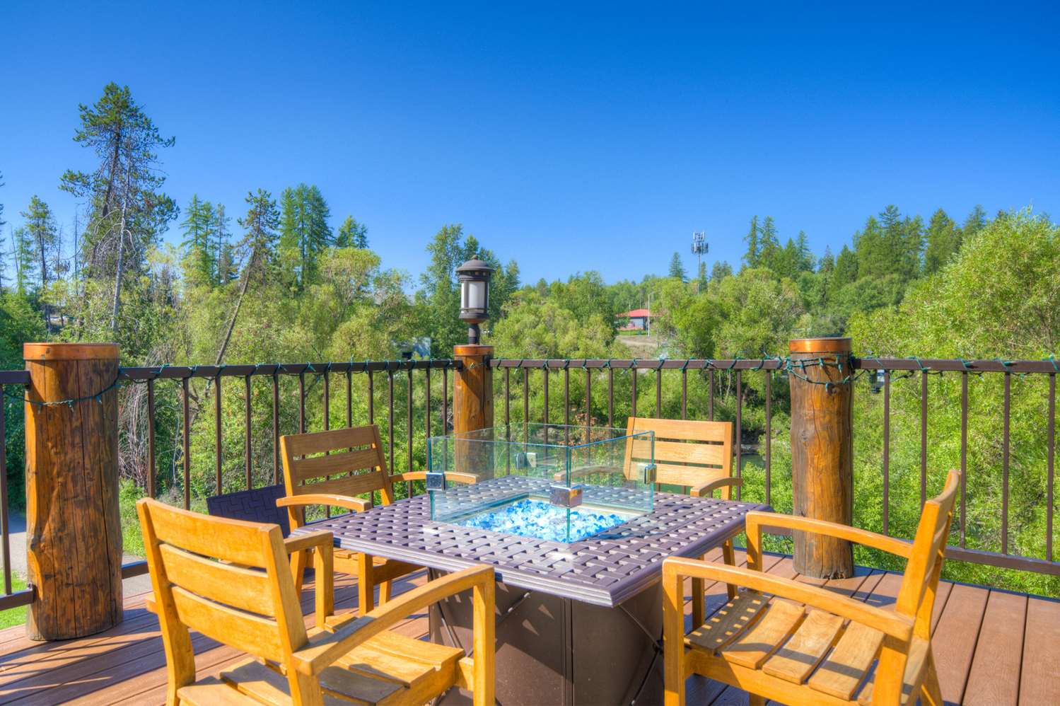 The Pine Lodge on Whitefish River 51/54