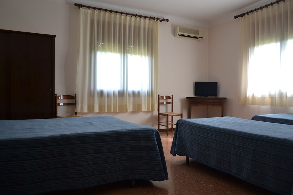 HOSTAL L´ESPLAI 7/13