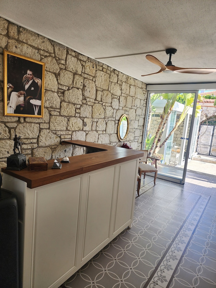 Tarcin Alacati Otel - Adults Only 12/48
