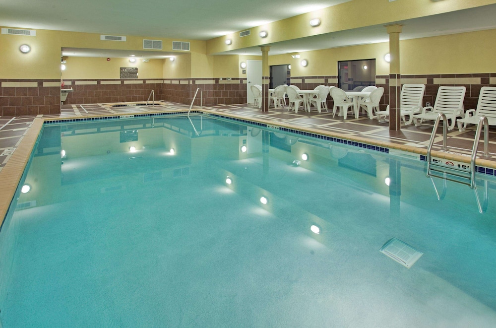 HAMPTON INN AND SUITES ABERDEEN in ABERDEEN - SD