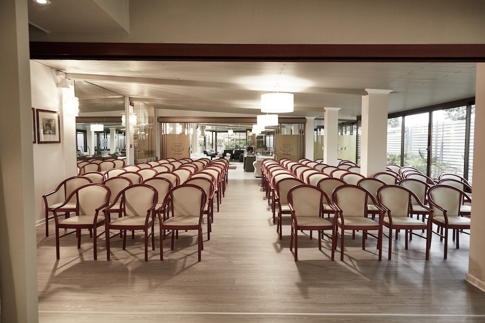 Rouge Hotel International 45/50
