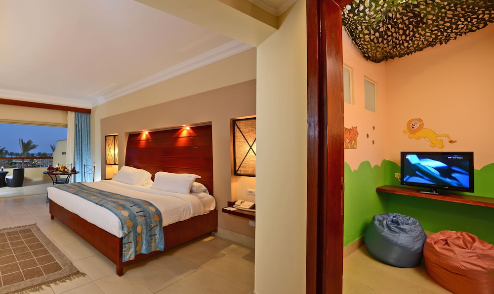 Coral Sea Holiday Resort And Aqua Park 15/77