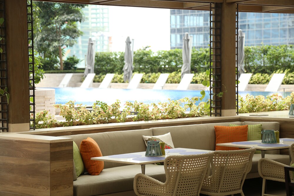 Shangri La At the Fort Manila 67/111