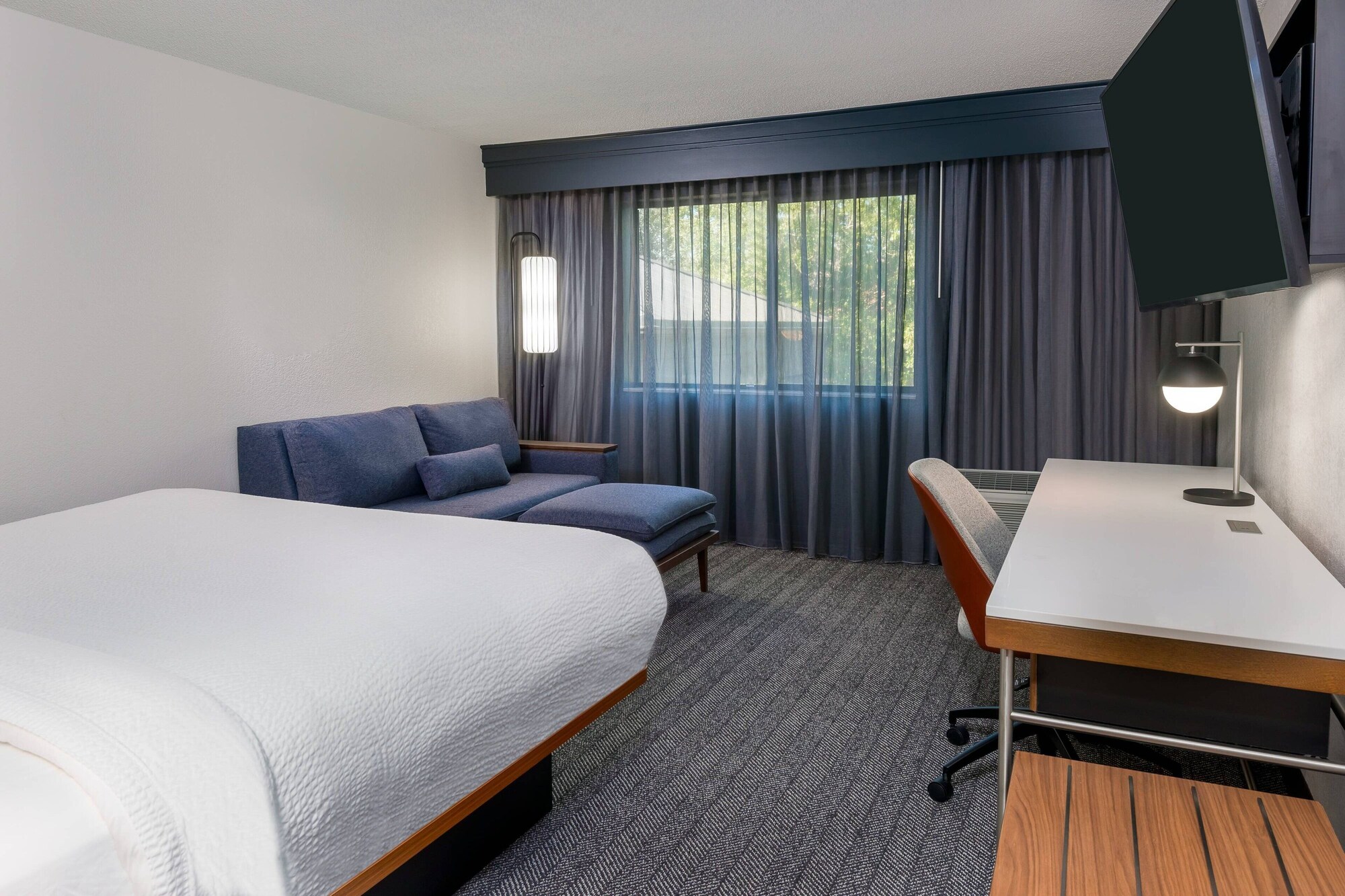 ROOM, KING BED, SOFA