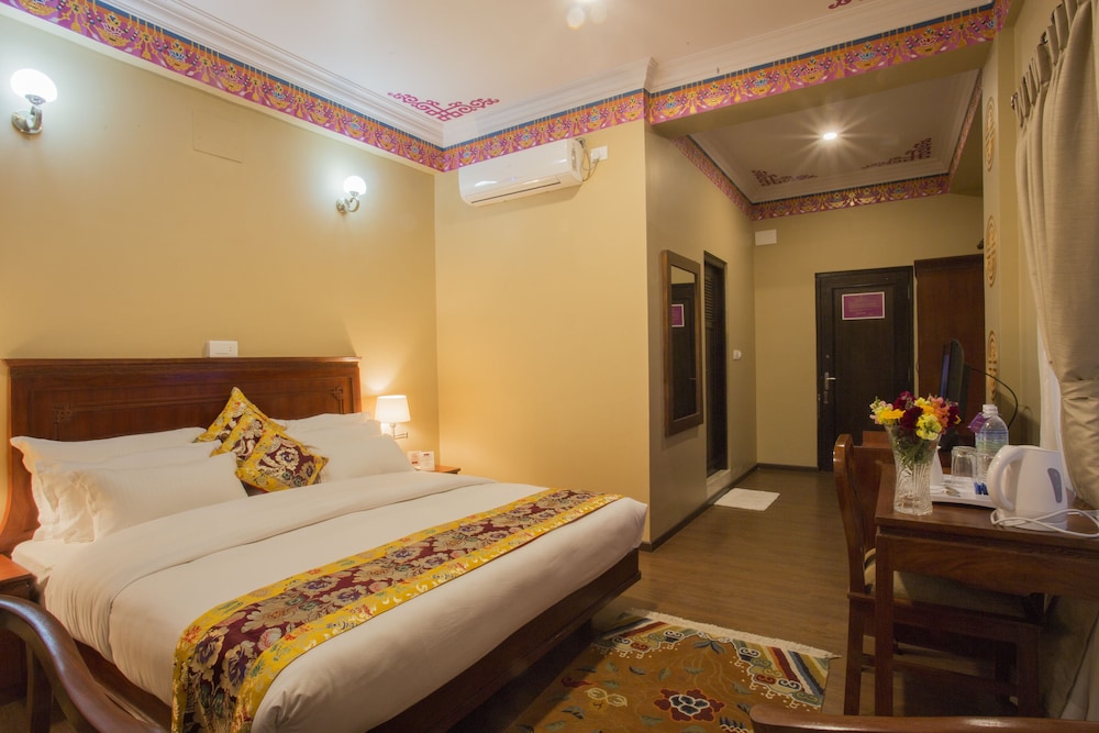 DELUXE, DOUBLE OR TWIN BED, GARDEN VIEW