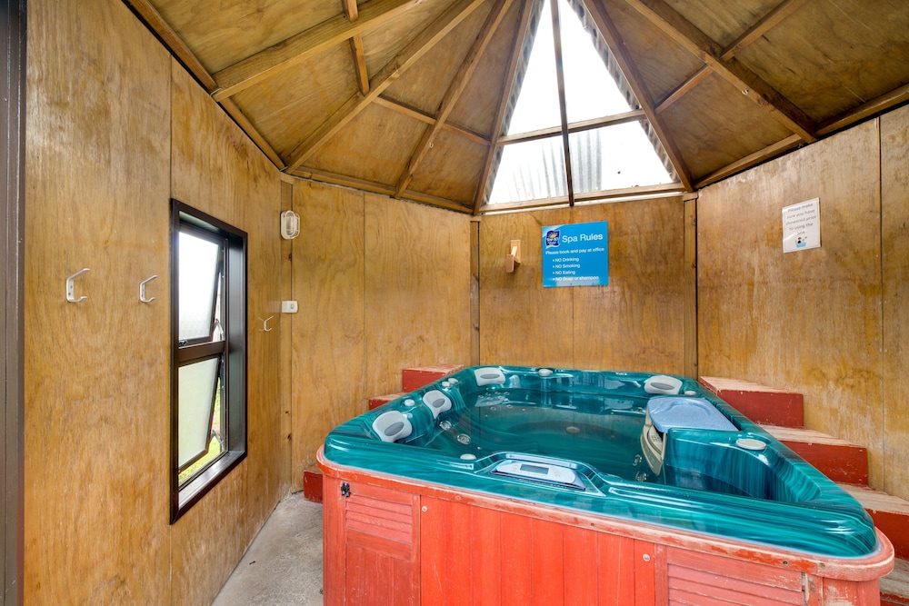 Wellington Top 10 Holiday Park 30/50