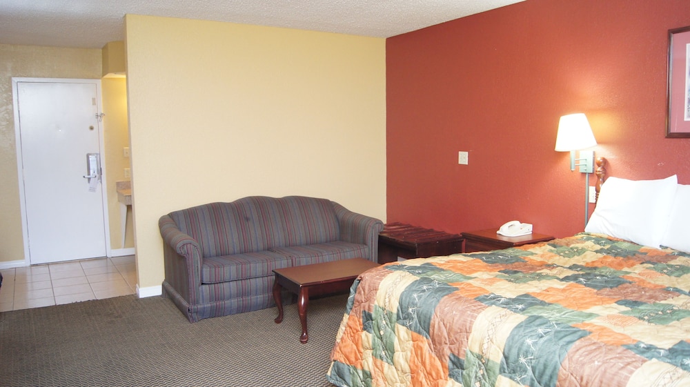 Holiday Lodge And Suites 22/46