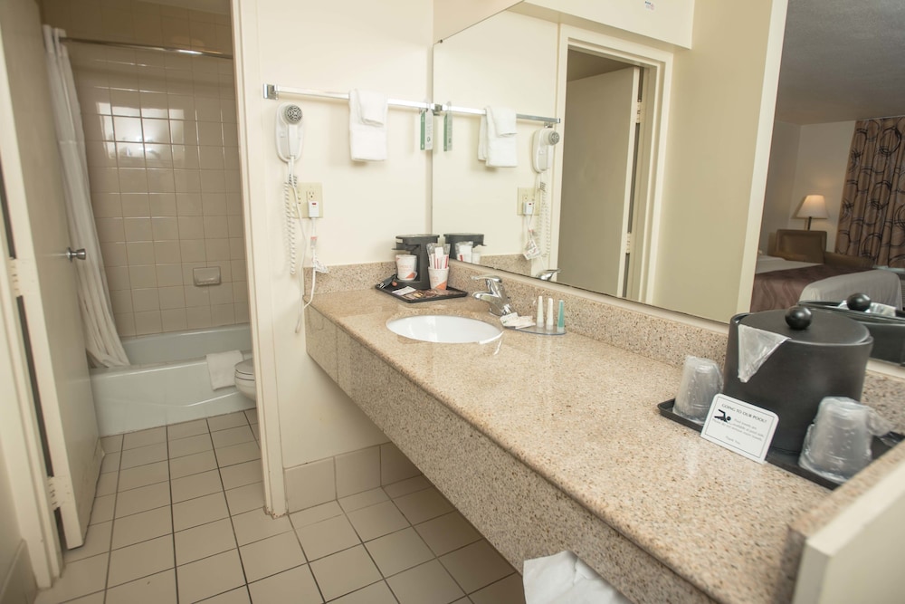 Quality Inn At Town Center 32/34
