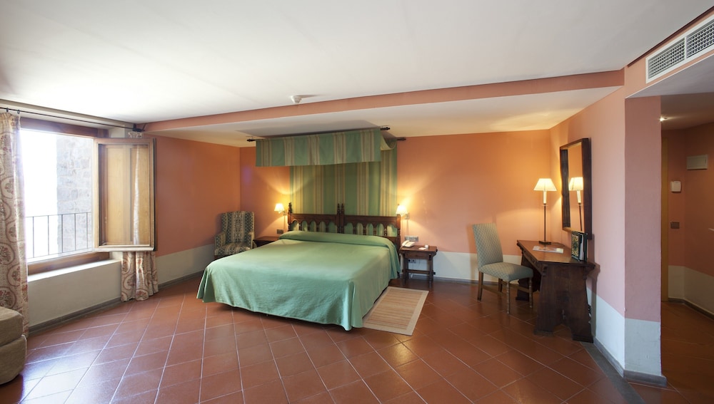 Parador De Cardona 2/32