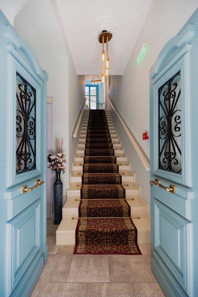 999 Luxury Hotel 28/53