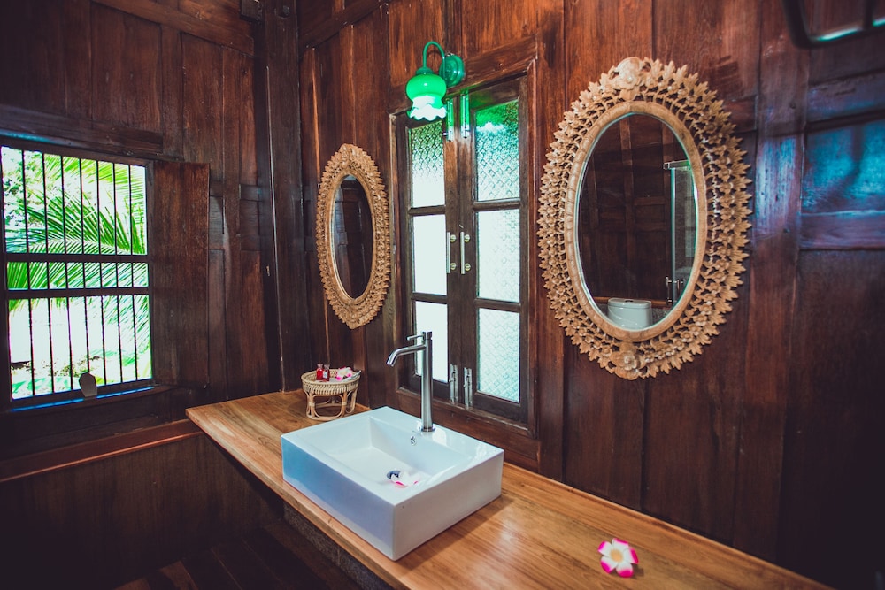 Sasitara Thai Villas 72/74