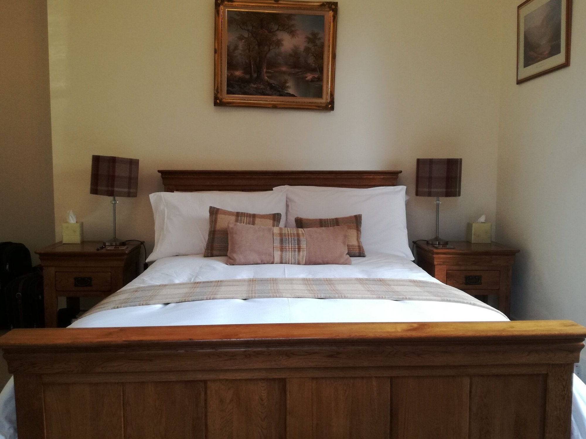 غرفة ديلوكس ثلاثية بسرير كوين وسرير فردي بإطلالة على الحديقة، Lubnaig Guest House 2/3