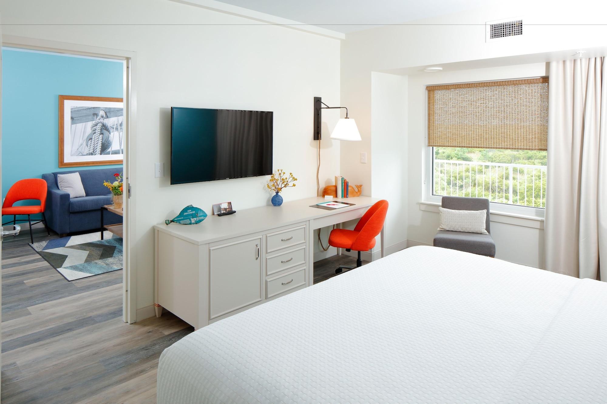 1 Bedroom, Suite, Balcony, Top Floor