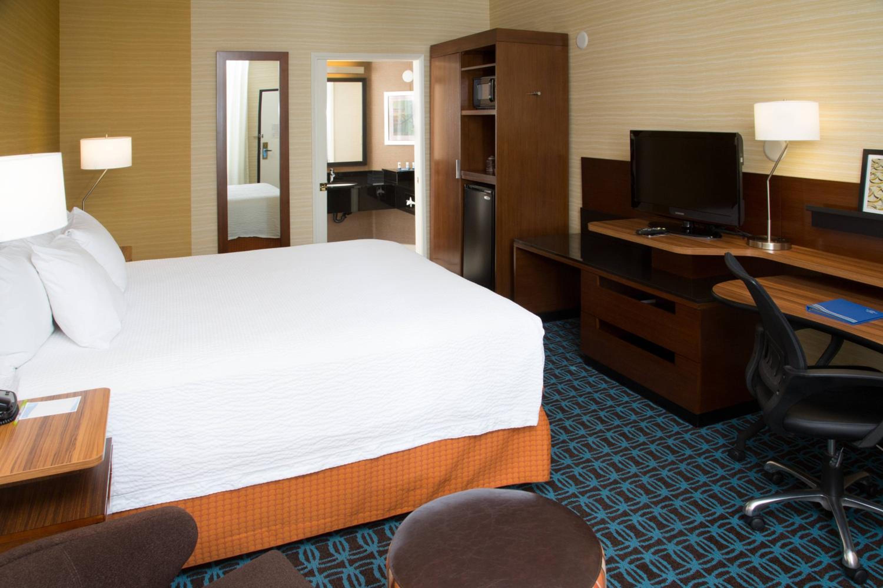 Room, King Bed, Bathtub, Accessible