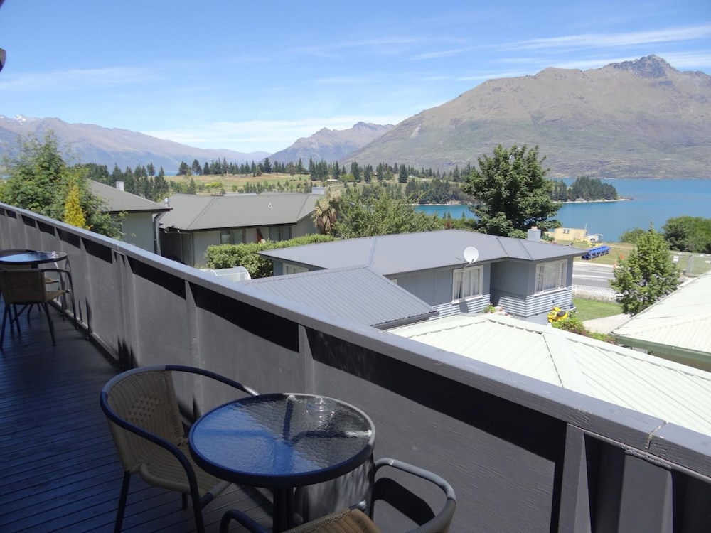 Chalet Queenstown 8/44