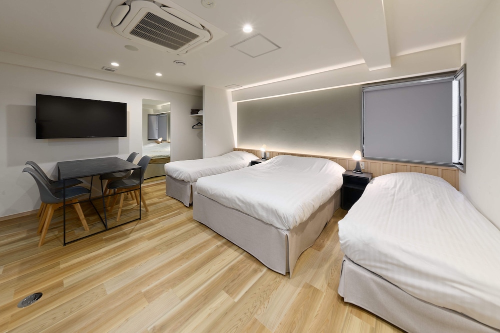 Shinjuku City Hotel N U T S 22/66