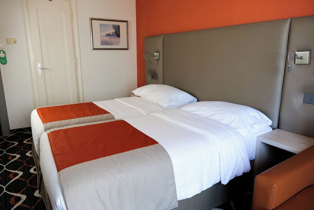 2 Bedrooms, Family, Twin Beds, Queen Bed, 2 Bathrooms, Sofa، Eden Hotel 2/4
