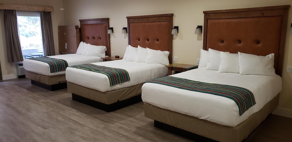 Bluff Dwellings Resort 20/67