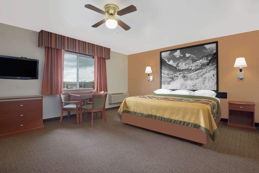 Super 8 By Wyndham Alamosa 6/51