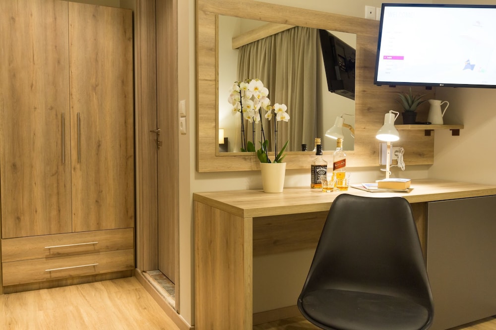Hotel @ Syngrou Fix 44/50