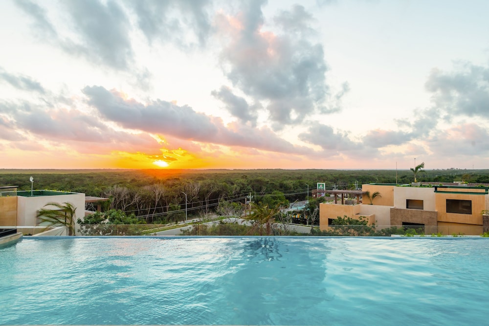 Aloft Tulum 47/50