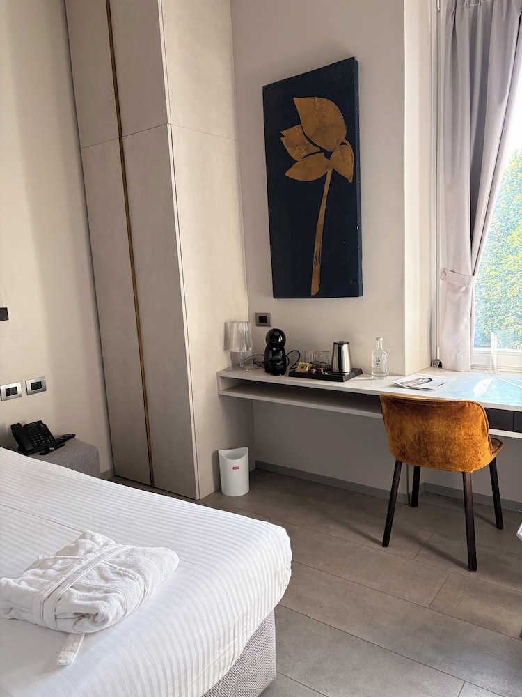 Family, Murphy Bed, Queen Bed, Sofa