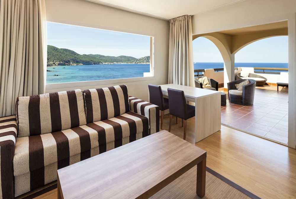 Invisa Hotel Club Cala Verde 68/103
