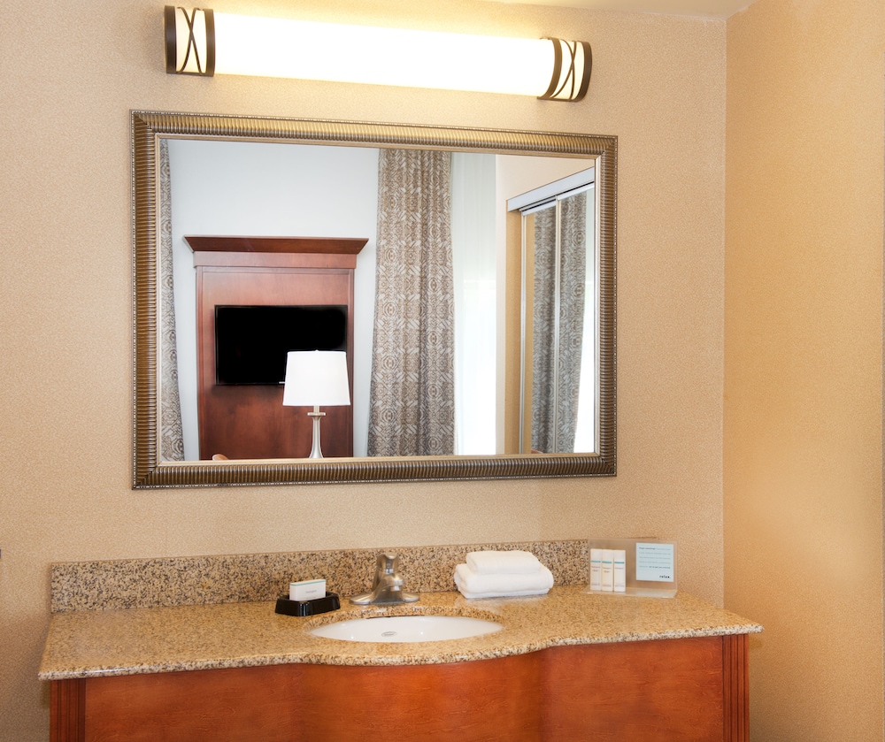 Hampton Inn and Suites Pittsburgh Meadow Lands 20/47