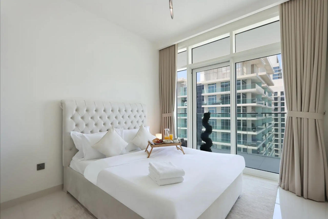 Room at 3BR with Marina Skyline View & Private Beach, DUBAI