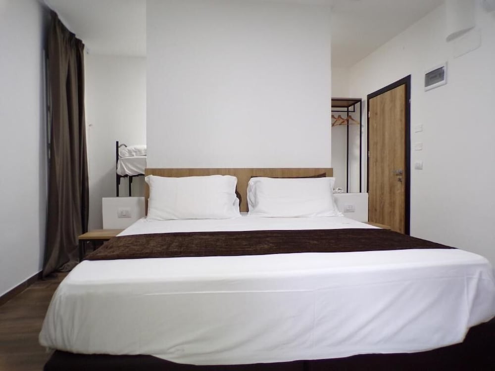 Hotel Nord Est 5/18
