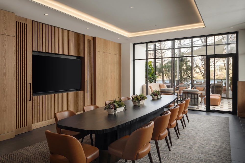 Hyatt Regency Austin 67/77