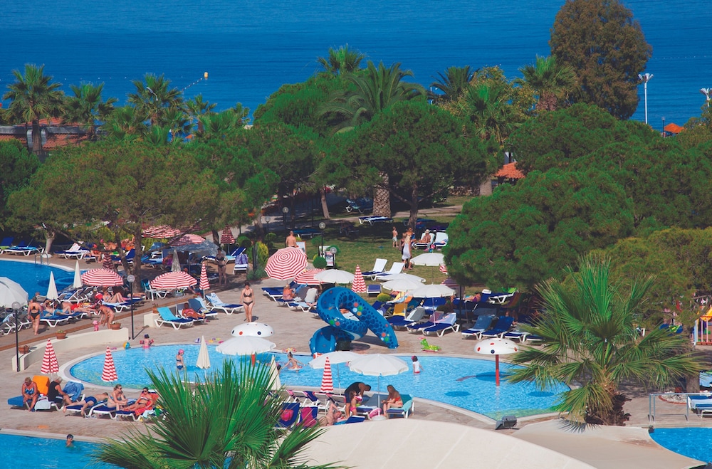 Batihan Beach Resort 74/76