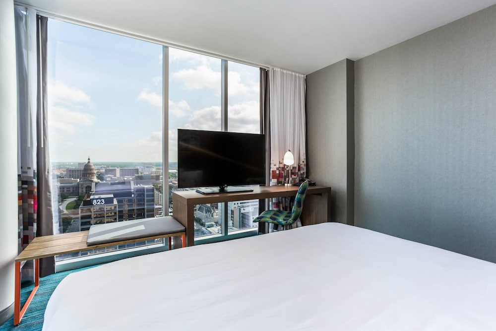 Aloft Austin Downtown 10/58