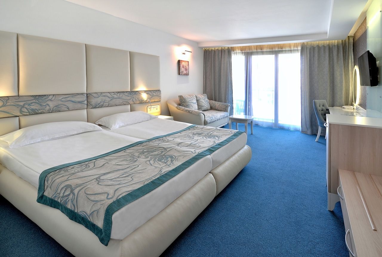 ROOM, DOUBLE BED, SIDE SEA VIEW