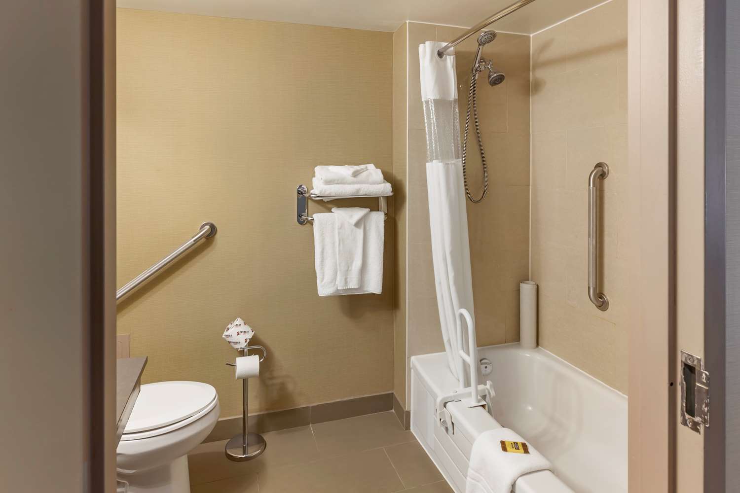 غرفة بسرير كينج مع أريكة لذوي الإعاقة، Best Western Plus Leamington Hotel and Conference Centre 6/6