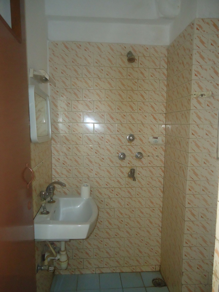 Hotel Discovery Inn 48/49