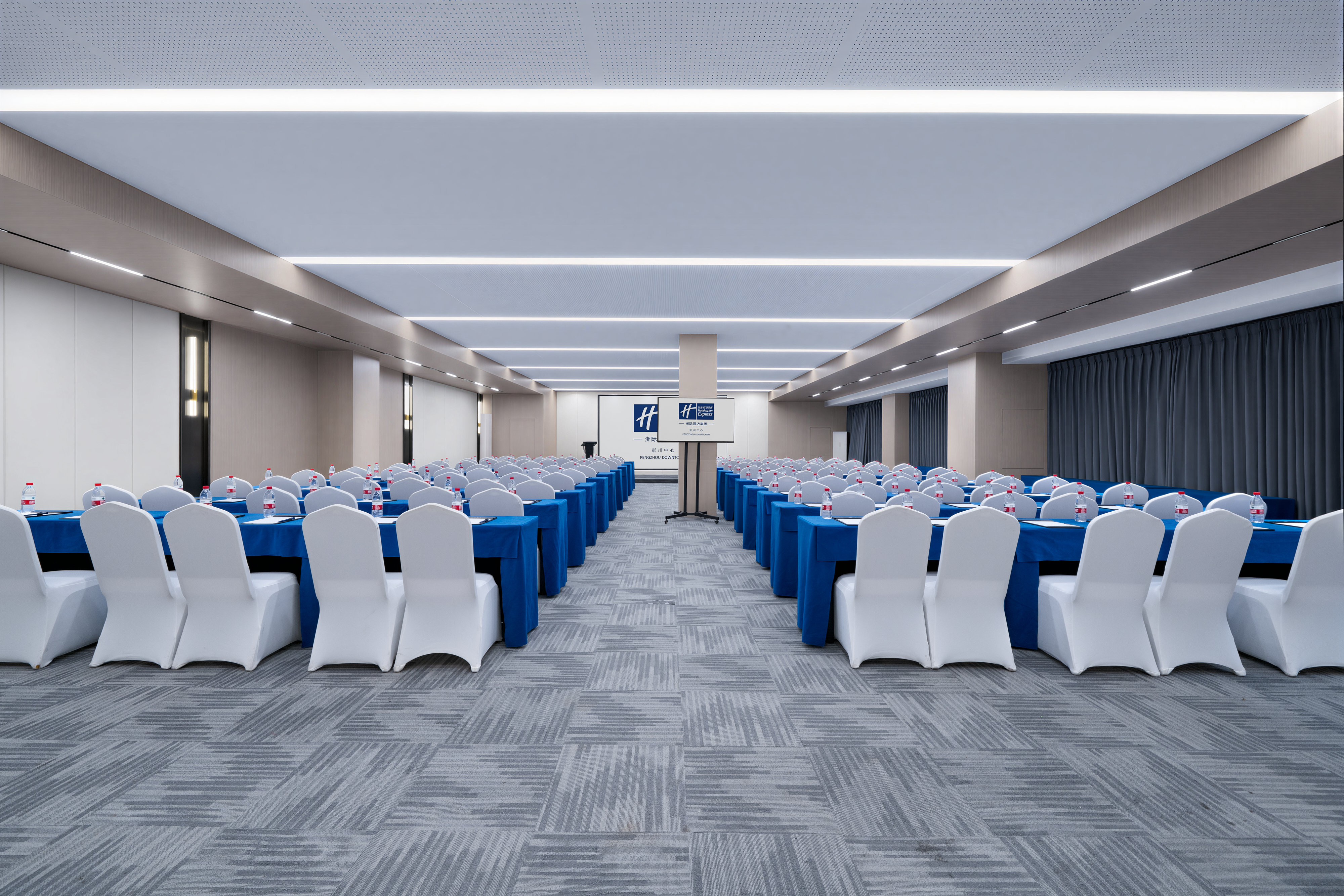 Holiday Inn Express Pengzhou Downtown 66/71