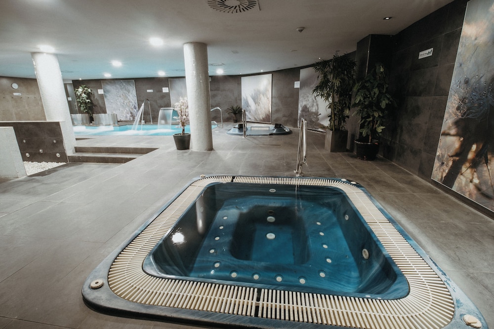 swimming pool spa