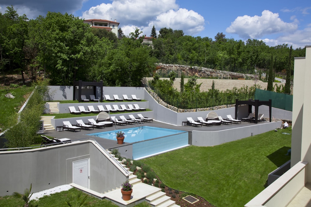 Hotel Laurus 73/82