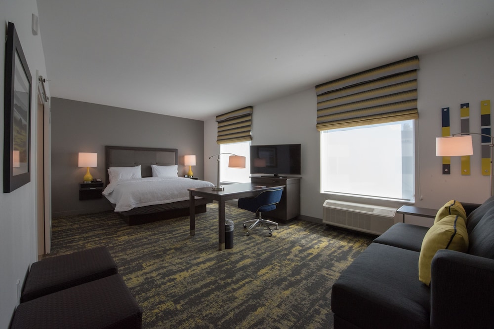 Hampton Inn and Suites Irvine Orange County Airport 32/52