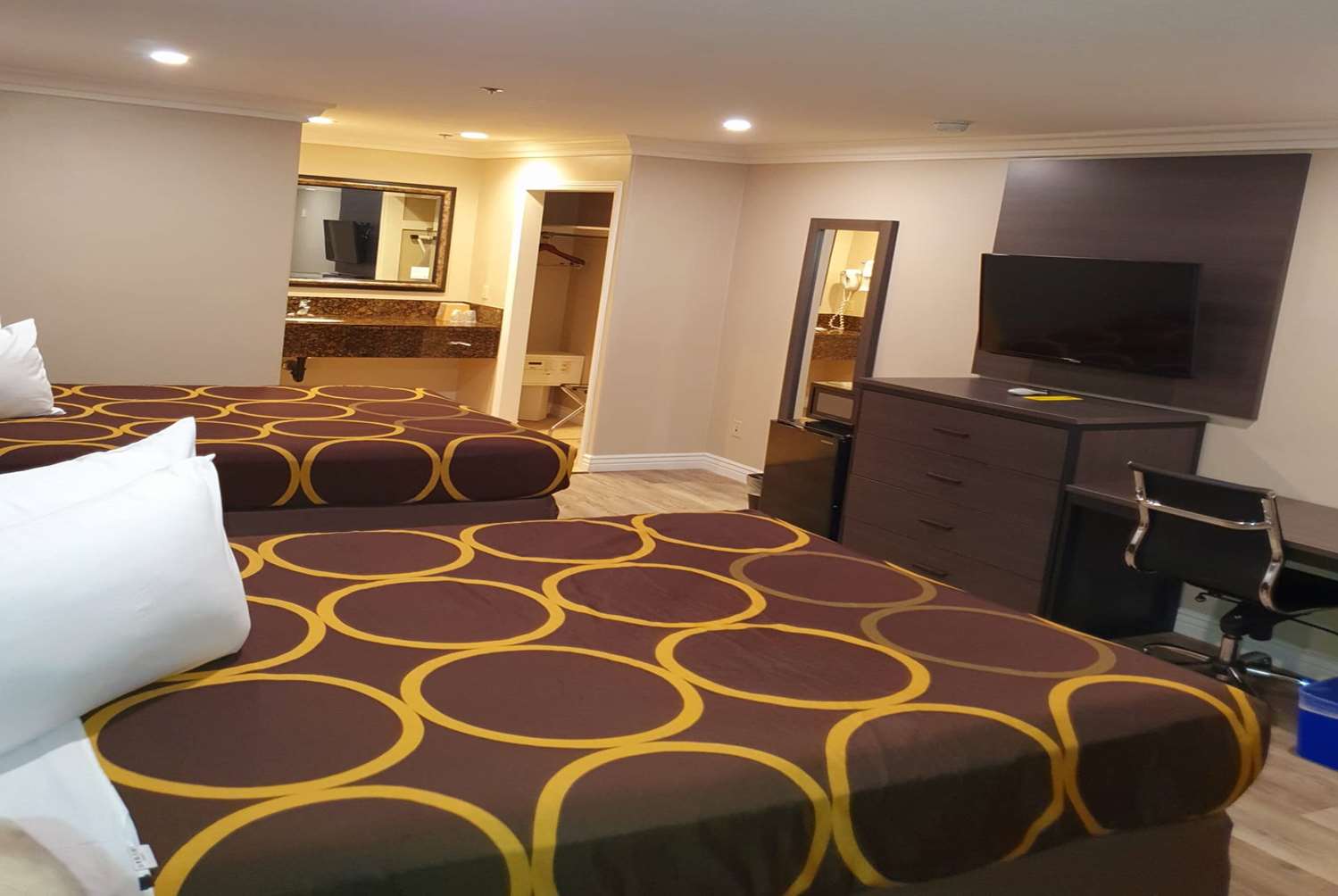 Super 8 By Wyndham Cypress Buena Park Area 37/44