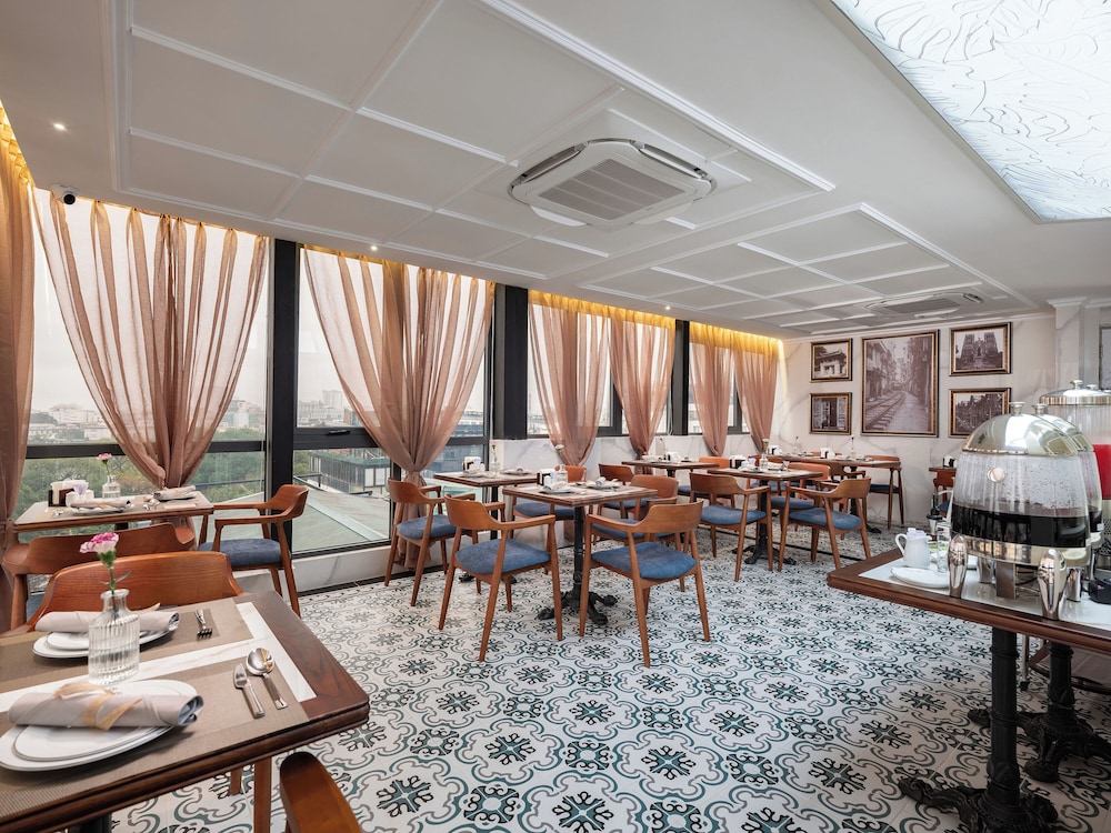 restaurant cafeteria