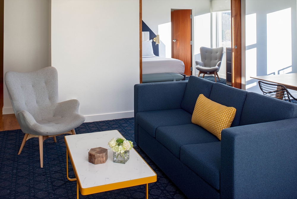 Rivers Edge Hotel Portland Tapestry Collection by Hilton 43/63