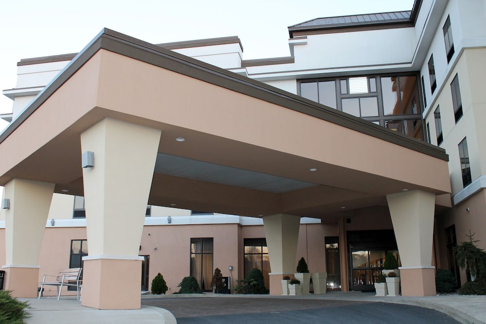 Holiday Inn Express & Suites Harrisburg W - Mechanicsburg 3/65