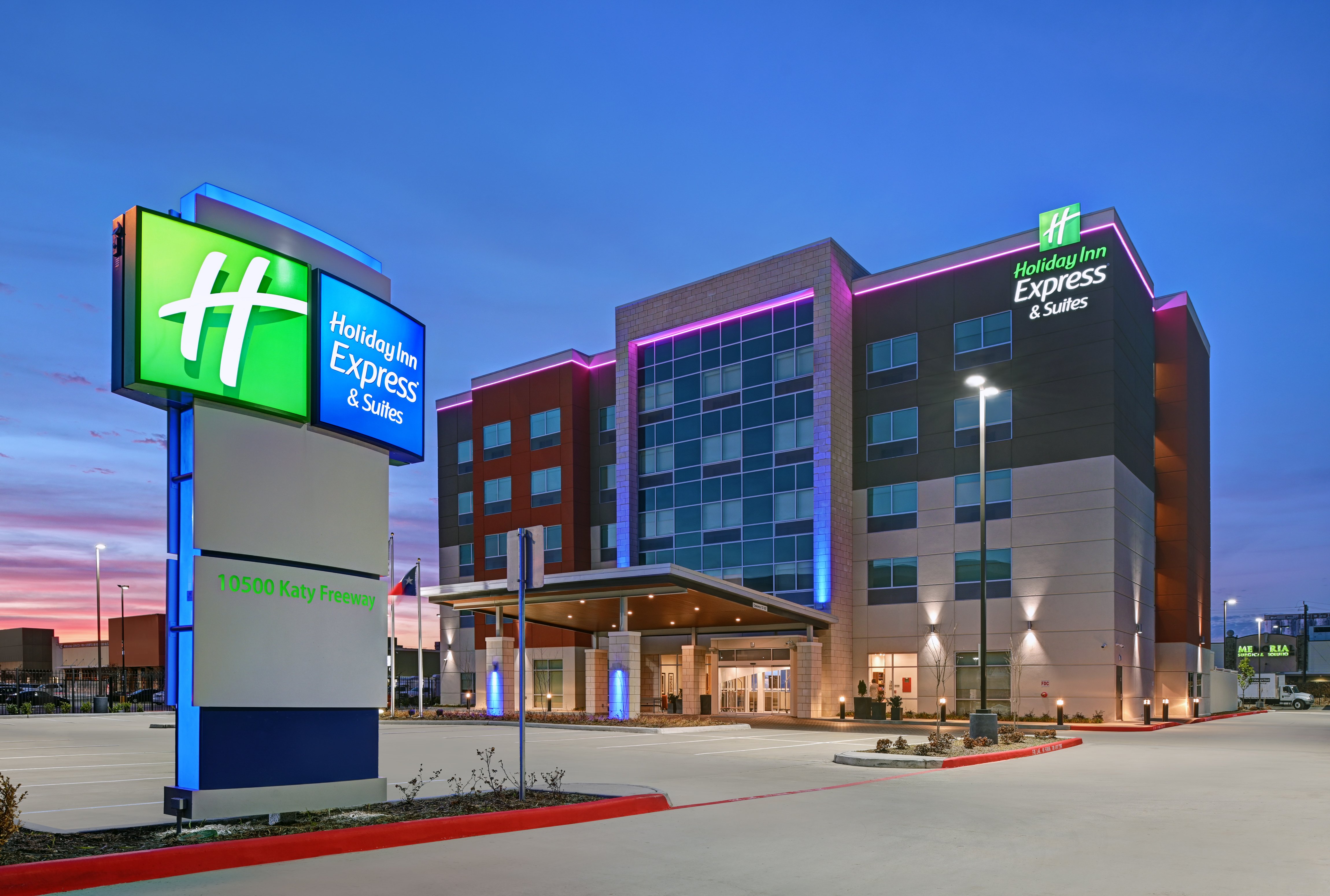 Holiday Inn Express Suites Houston W Memorial City Area 35/39
